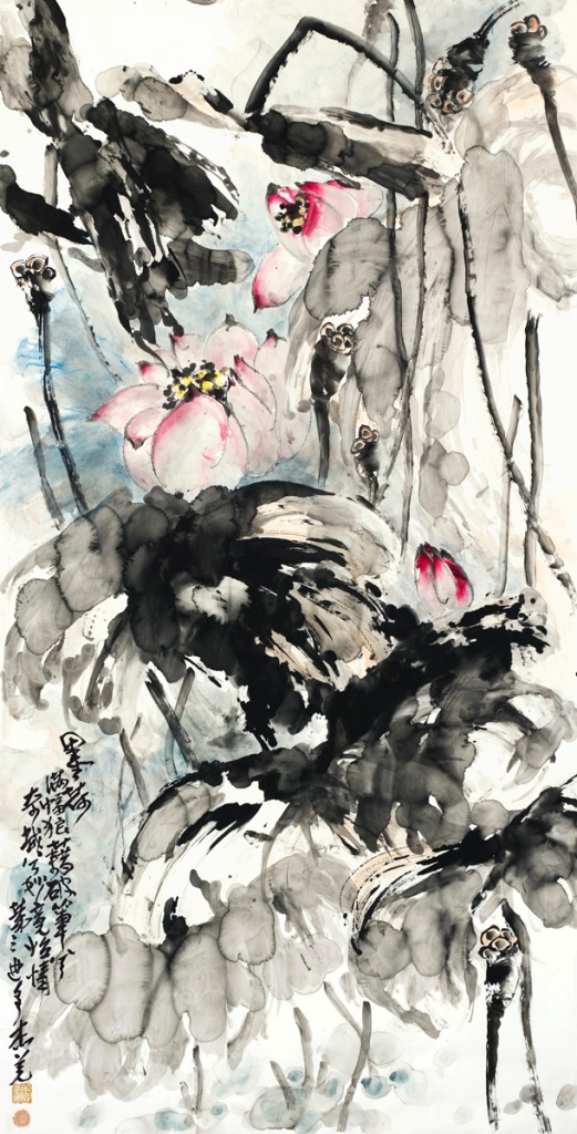 第三世多杰羌佛 的題為《墨荷》的畫被評為最好最貴重的畫作，畫家並在畫上寫有“墨荷——滿幅狼藉破筆兮，奇哉兮妙境怡情”的跋款...